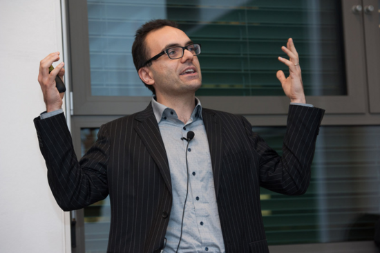 Prof. Matteo Maffei bei einem Votrag