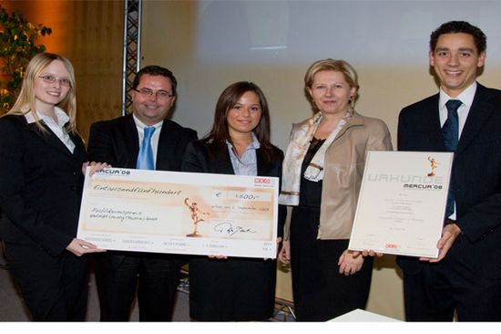 v.l.: Christina Ziehhaus (TU Wien), Gerhard Rauscher (UniCredit Leasing), Ranja Reda (TU Wien), Brigitte Jank (Präsidentin der Wirtschaftskammer Wien), Pascal Metzler (UniCredit Leasing) © Foto Weinwurm