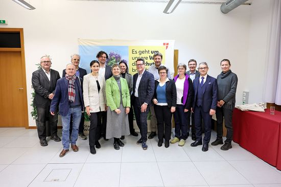 Gruppenbild Angelobung Rat für Umweltfragen, Peronen stehend