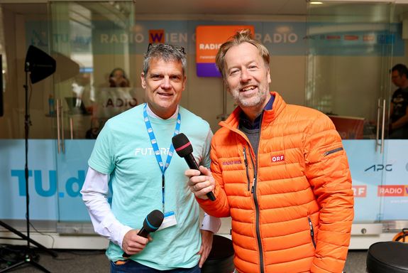 Peter Polevkovits (rechts) von Radio Wien sprach mit TU Wien Rektor Jens Schneider