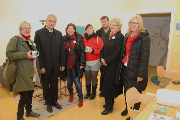 (v.l.nr.): stellv. Bezirksvorsteheherin Wieden Barbara Neuroth, GuT-Leiter Gerald Hodecek, TU-Kinderbeauftragte Ewa Vesely, HTU-Vorsitzende Johanna Amlacher, HTU-Vorsitzender Robert Jarczyk, Rektorin Sabine Seidler, Vizerektorin Anna Steiger