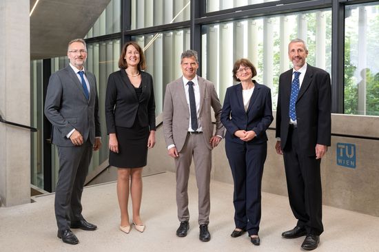 Das neue Rektoratsteam der TU Wien ab 1.10.2023: Peter Ertl, Jasmin Gründling-Riener, Jens Schneider, Ute Koch, Wolfgang Kastner