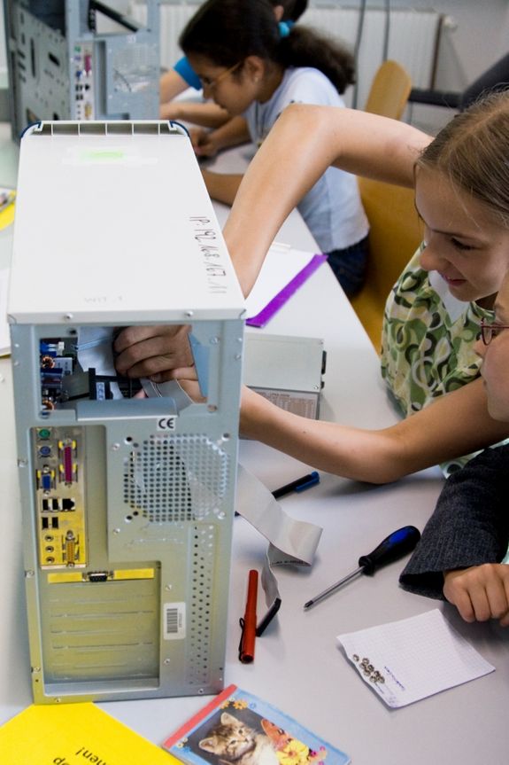 Admina.at - Wie sieht ein Computer von innen aus?