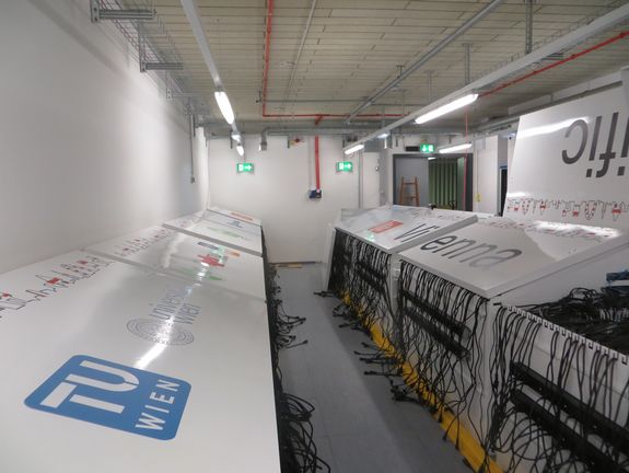 Der VSC-3 im Rechnerraum an der TU Wien