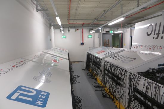 Der VSC-3 im Rechnerraum an der TU Wien