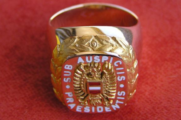 Siegelring mit dem Staatswappen