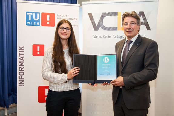 [Translate to English:] Preisträgerin 2018 Hanna Lachnitt und Prof. Kurt Matyas (Vizerektor für Studium und Lehre) 