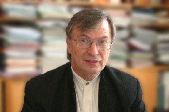 Hans-Peter Degischer Portrait photo of Hans-Peter in the classroom