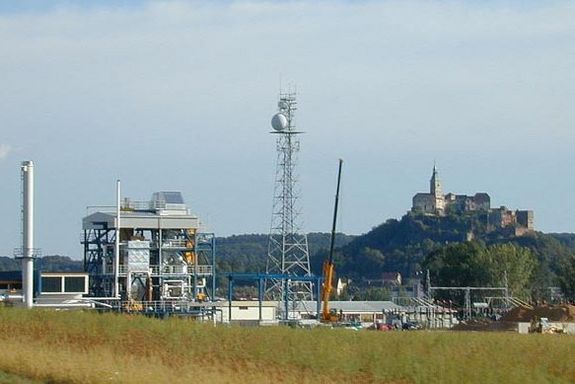 Die Anlage mit der Burg Güssing im Hintergrund