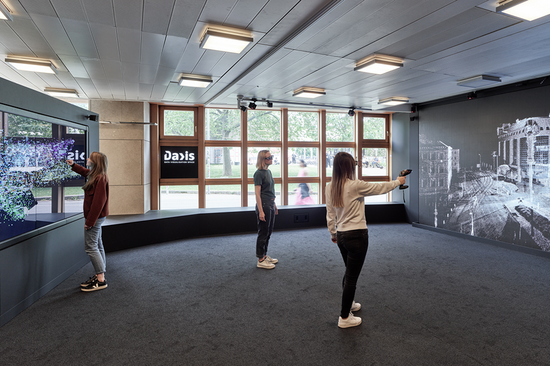 Davis Data Visualisation Space mit 2D- und 3D-Wall