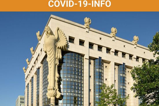 Banner "COVID-19-INFO", darunter Ansicht Hauptbibliothek mit Eule