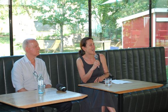 Podiumsdiskussion Stuart Russel und Radiojournalistin Sarah Kriesche