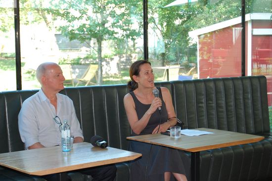 Podiumsdiskussion Stuart Russel und Radiojournalistin Sarah Kriesche