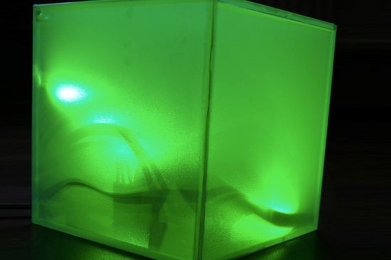 Ein Kubus gibt durch seine Farbe ganz nebenbei Informationen weiter.