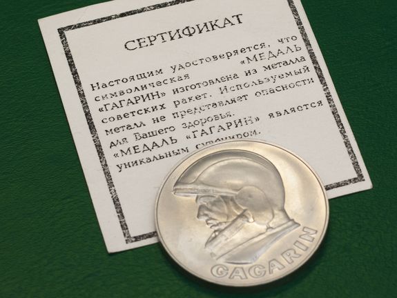 Die Juri-Gagarin-Medaille – aus dem Aluminium von Gagarins Raumkapsel.