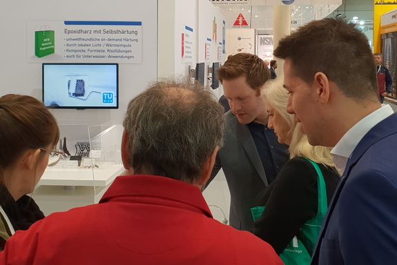 The "epoxi resin with self-curing technology" was introduced to some visitors.