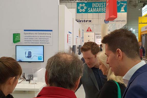 The "epoxi resin with self-curing technology" was introduced to some visitors.