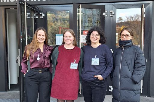 [Translate to English:] Betül Gök, Stefani Rivic, Sara Neuburg, Veronika Kladnik, an der Universität Montanu in Leoben