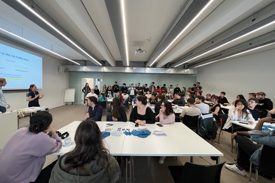 erste Coffee Hour im Seminarraum