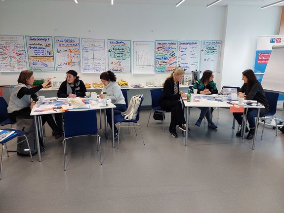 Teilnehmerinnen beim Planspiel