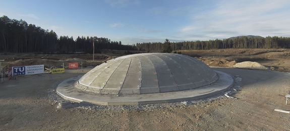 Vorbereitete Betonschale für die Applikation einer zusätzlichen Aufbetonschicht [1]