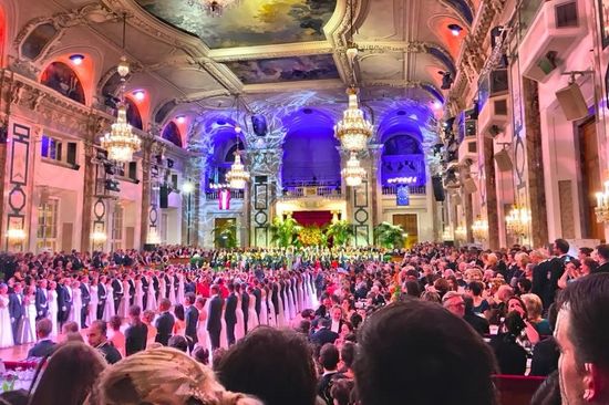 TU-Ball 2018 Festsaal mit Ballgästen