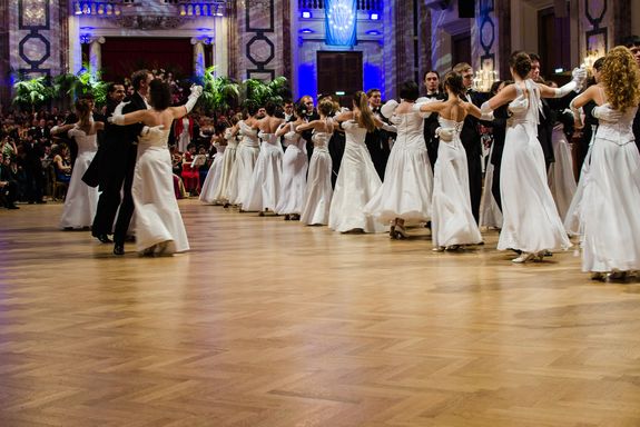 Tanzpaare bei der Eröffnung