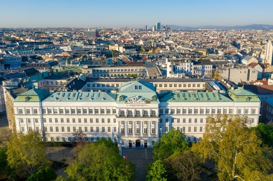 Das TU Wien Hauptgebäude aus der Vogelperspektive