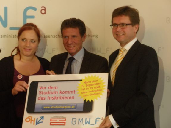 ÖH-Vorsitzende Janine Wulz, Minister Karlheinz Töchterle, Vizerektor Martin Polaschek (Vorsitzender des Forums Lehre in der Universitätenkonferenz)