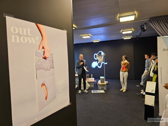 Exhibition opeining "Kunst zum Anfassen" in Davis