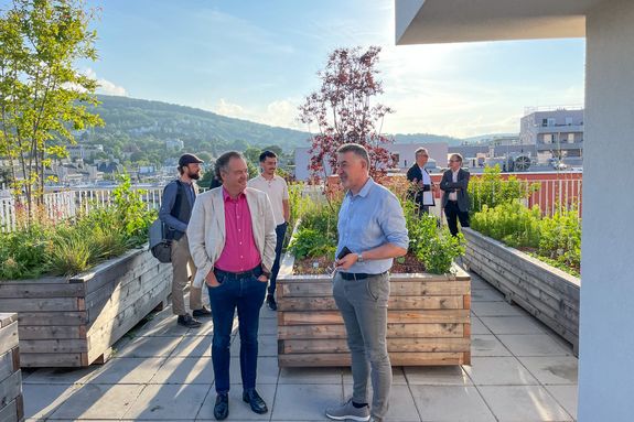 Terrasse mit Teilnehmern