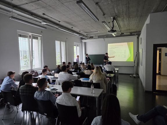 Abschlusspräsentation einer Gruppe 