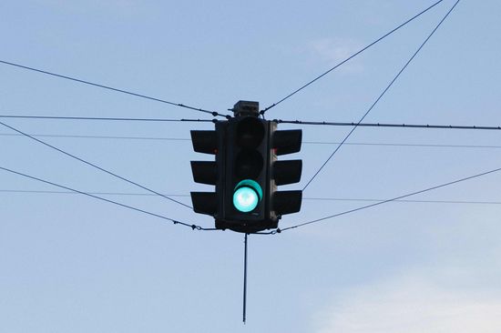 Eine Ampel auf grün