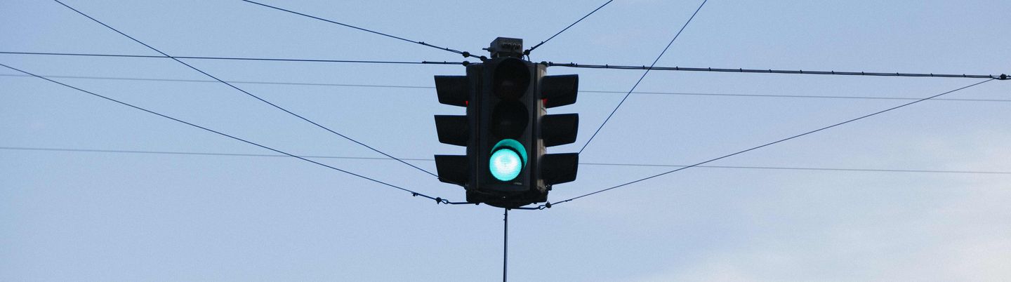 Eine Ampel auf grün