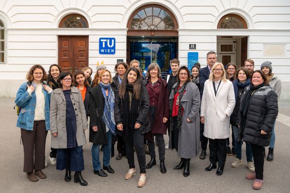 Eröffnungsredner_innen mit den Studierenden die die "Plattform für Streitreden" umgesetzt haben