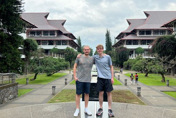 Studierende im Campus