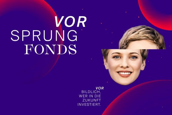 Vorsprung Fond Sujet. Lila Hintergrund mit Frauenkopf. Text: Vorbildlich, wer in die Zukunft investiert.