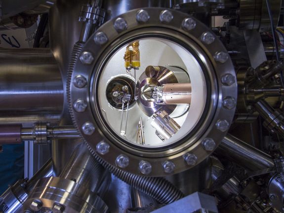 Experimente in der Vakuumkammer, TU Wien