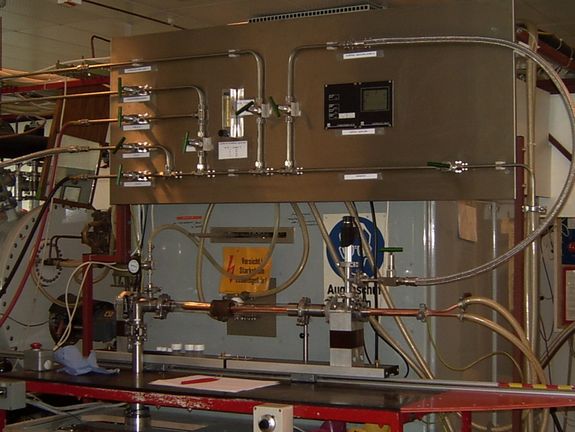 Abb. 3: Kalte Rinne, Cold-boat, zur Herstellung polykristalliner Materialien in kurzer Stäbchenform.