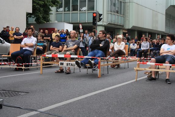 4. Street Lecture: "Hohle Köpfe und Schwarze Löcher" (Foto: HTU) 4. Street Lecture: "Hohle Köpfe und Schwarze Löcher" (Foto: HTU)