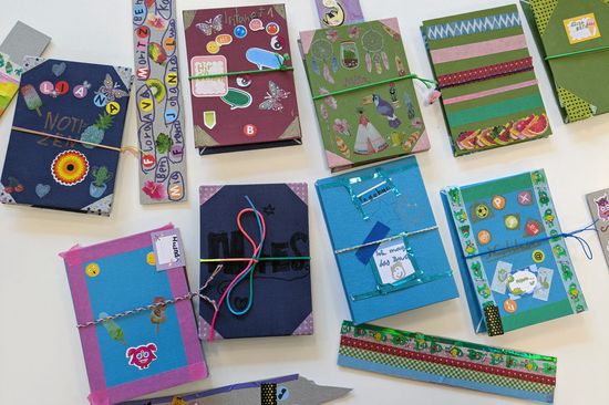 Selbstgemachte Leporellos bei der KinderuniTechnik 2025