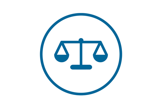 Unser Icon für Recht: eine Balkenwaage in einem Kreis.