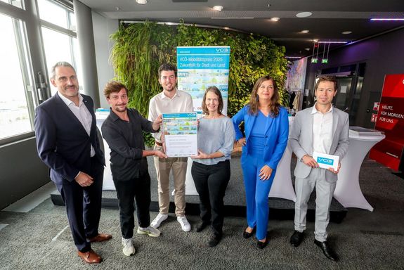 Gruppenfoto: Christof Hermann (ÖBB-Personenverkehr AG), Jan Gartner (Raumpioniere), Christian Sapetschnig (Bezirksvorsteherin-Stellvertreter), Katrin Hagen (TU-Wien), Stadträtin Ulli Sima, Christian Gratzer (VCÖ) (von links)