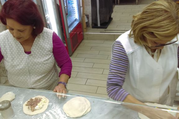Zubereitung von Pizza