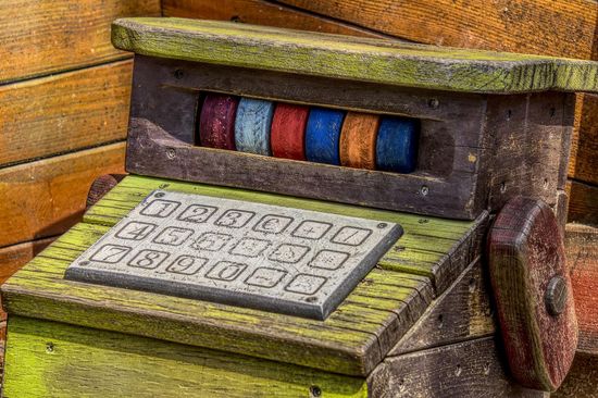 Spielzeugkassa aus Holz