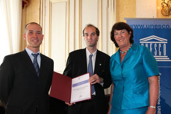 v.l.n.r.: DI Raphael Bointner, Mag. Manfred Duchkowitsch (beide TU Wien, Institut für Elektrische Anlagen und Energiewirtschaft) Botschafterin i.R. Dr. Eva Nowotny, Präsidentin der österreichischen UNESCO-Kommission, © ÖUK/Lorenz Seidler