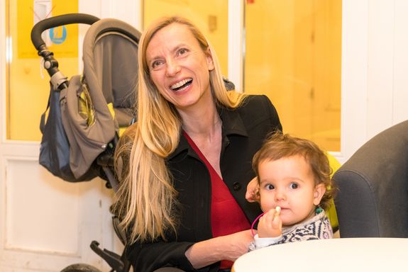 Frauenministerin Juliane Bogner-Strauß im TU-Kindergarten