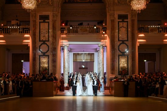 Einzug des Jung-Damen- und Jung-Herren-Komitees