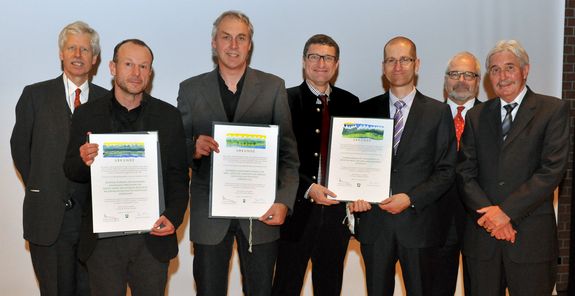 v.l.n.r.: Dr. Nikolaus Liechtenstein (Stiftungsrat, Binding Stiftung), Prof. Dipl.-Geogr. Stefan Forster (Zürcher Hochschule für Angewandte Wissenschaften), Prof. Dr. Dominik Sigrist (Fachhochschule Rappersw v.l.n.r.: Dr. Nikolaus Liechtenstein (Stiftungsrat, Binding Stiftung), Prof. Dipl.-Geogr. Stefan Forster (Zürcher Hochschule für Angewandte Wissenschaften), Prof. Dr. Dominik Sigrist (Fachhochschule Rapperswil), Dr. Michael Jungmeier (E.C.O. Institut für Ökologie, Klagenfurt; Universität Klagenfurt), Prof. Dr. Michael Getzner (Technische Universität Wien), Dr. Peter Goop (Stiftungsrat, Binding Stiftung), Andreas Adank (Geschäftsführer, Binding Stiftung)