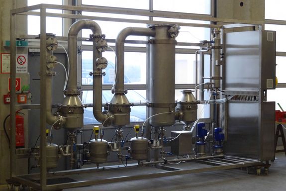 Dreistufige Entschwefelungsanlage für 500 m³/h Biogas mit 99+% H2S-Abscheideleistung